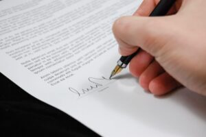 Expert-Advice-for-Reviewing-Contracts-Policies-and-Bills